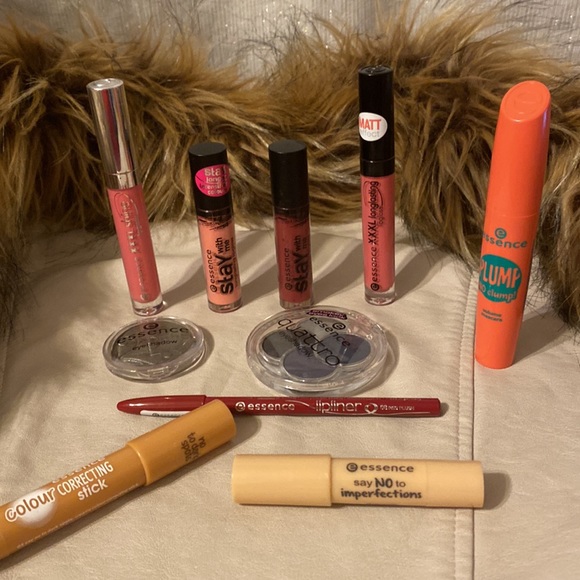 Bundle of 10 essence items(eyeshadow,lipgloss,lip liner,concealer,black mascara) - Picture 3 of 14